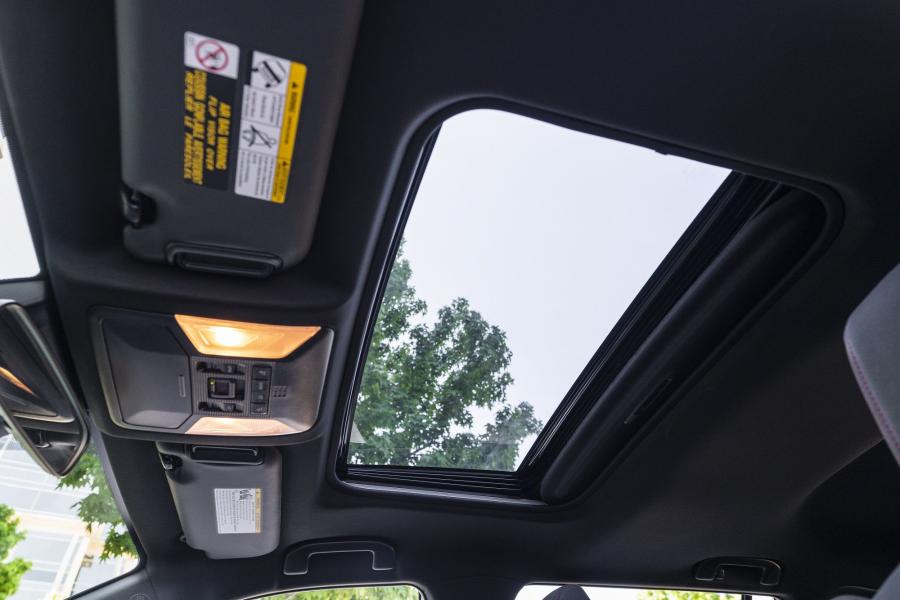 Интерьер Toyota RAV4 Prime SE 2020 года  (фото 26 из 37)